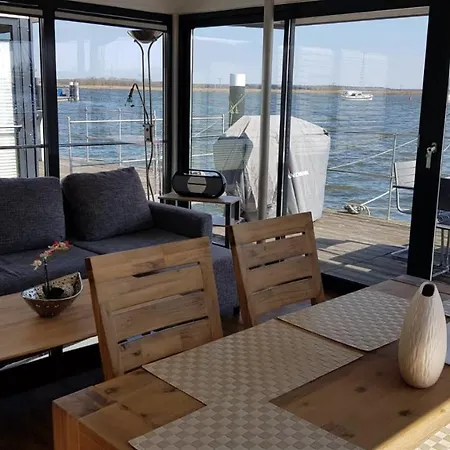 Hausboot Tollow * Kröslin