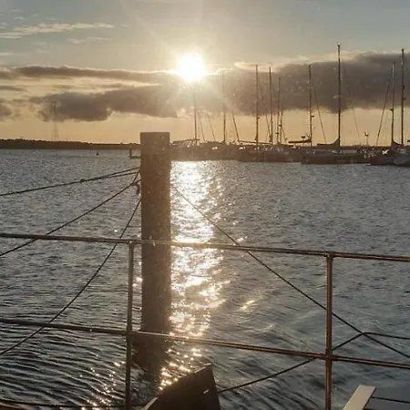 Hausboot Tollow Сasa de vacaciones