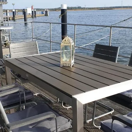 Сasa de vacaciones Hausboot Tollow