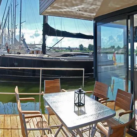 Сasa de vacaciones Hausboot Tollow *