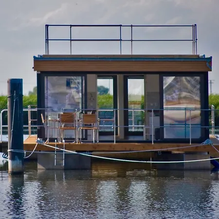 Сasa de vacaciones Hausboot Tollow